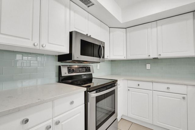 10249 N Military Trail Apt 201, Palm Beach Gardens, FL 33410