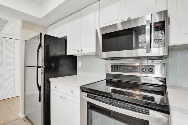 10249 N Military Trail Apt 201, Palm Beach Gardens, FL 33410