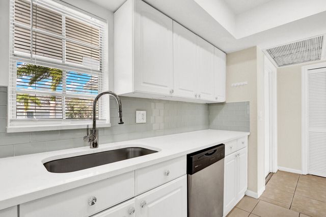 10249 N Military Trail Apt 201, Palm Beach Gardens, FL 33410