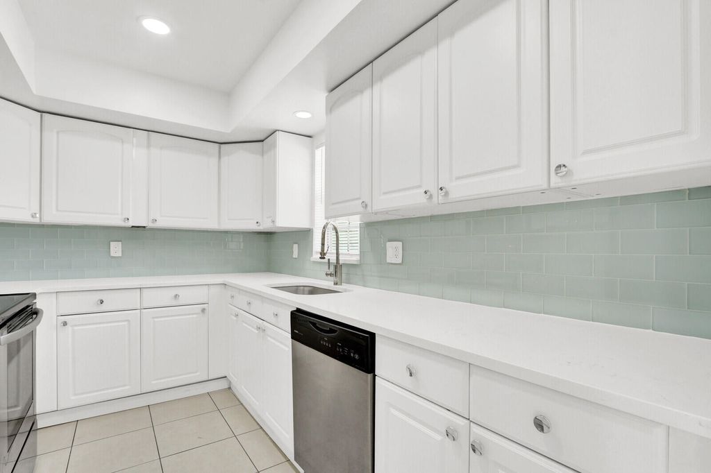 10249 N Military Trail Apt 201, Palm Beach Gardens, FL 33410