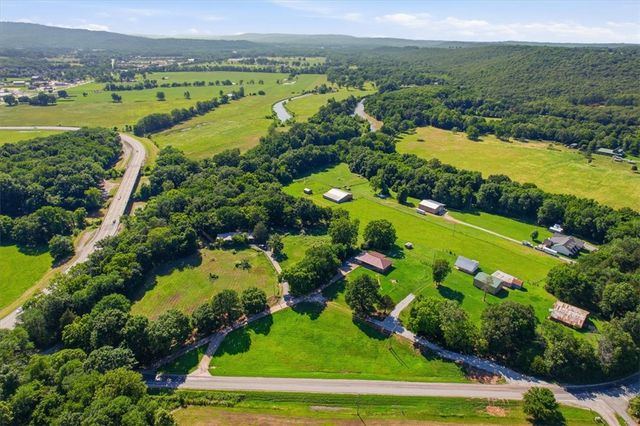 12831 Hummingbird Road, Elkins, AR 72727