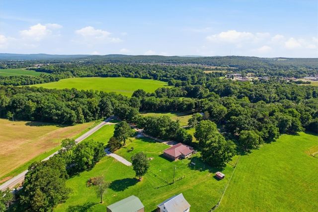 12831 Hummingbird Road, Elkins, AR 72727