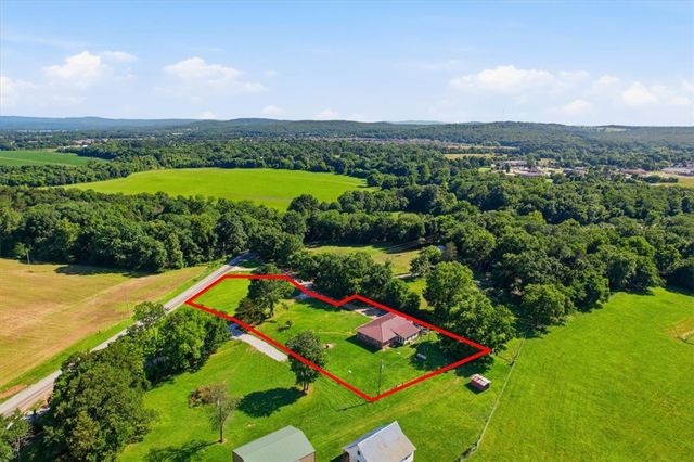 12831 Hummingbird Road, Elkins, AR 72727