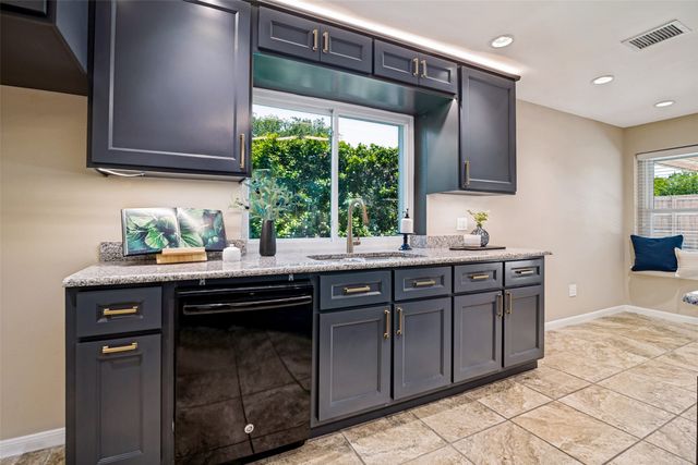 1318 Newport Drive, Carrollton, TX 75006