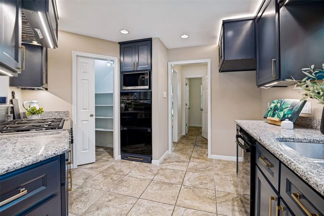 1318 Newport Drive, Carrollton, TX 75006