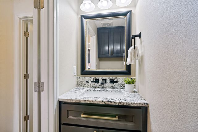 1318 Newport Drive, Carrollton, TX 75006