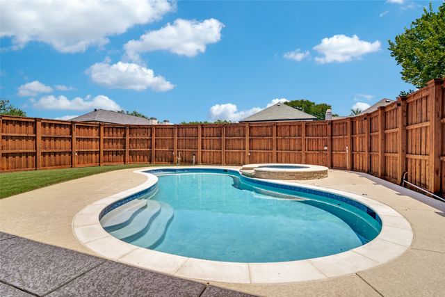 1318 Newport Drive, Carrollton, TX 75006