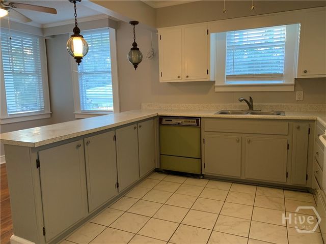 18 W 36th Street Upper, Savannah, GA 31401