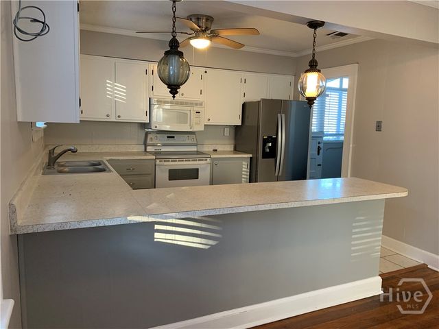 18 W 36th Street Upper, Savannah, GA 31401