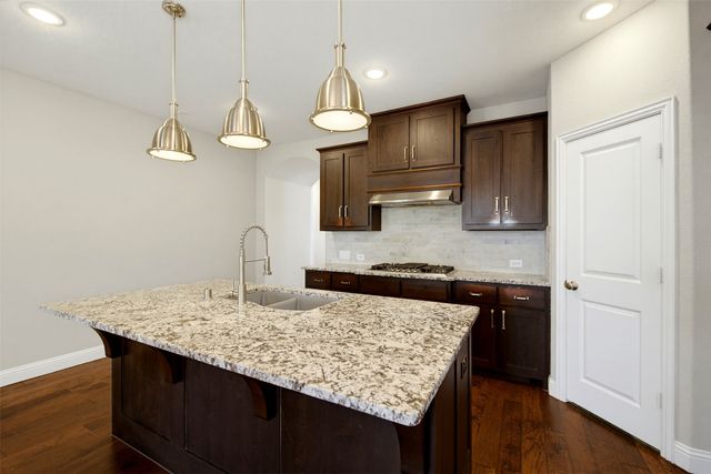 1920 Roundtree Circle E, Fort Worth, TX 76008
