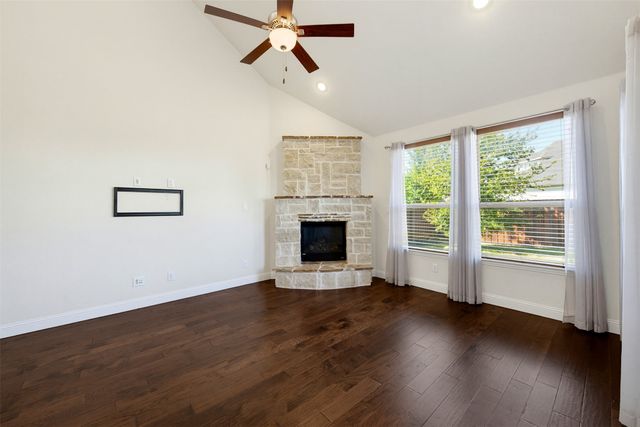 1920 Roundtree Circle E, Fort Worth, TX 76008