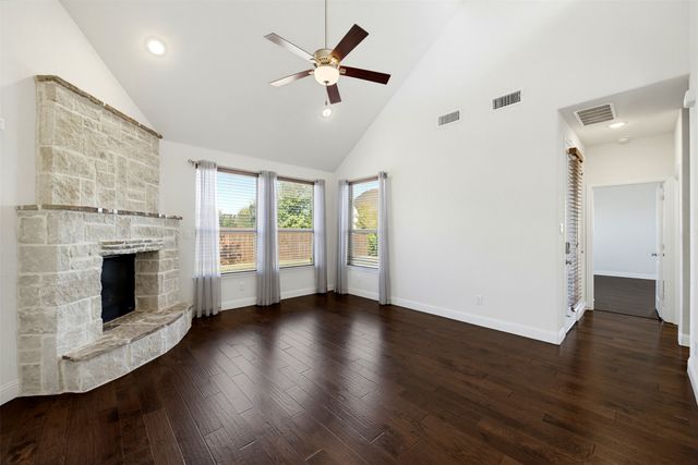 1920 Roundtree Circle E, Fort Worth, TX 76008