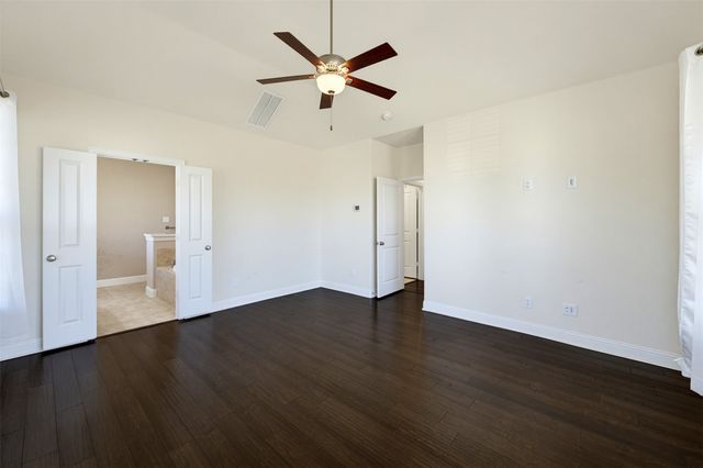 1920 Roundtree Circle E, Fort Worth, TX 76008