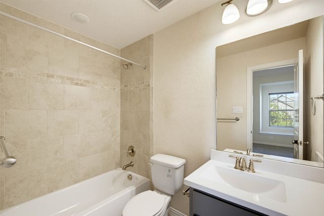 1920 Roundtree Circle E, Fort Worth, TX 76008