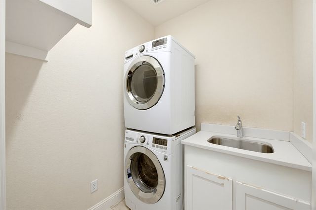 1920 Roundtree Circle E, Fort Worth, TX 76008