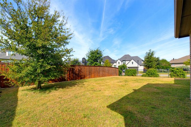 1920 Roundtree Circle E, Fort Worth, TX 76008