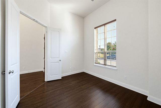 1920 Roundtree Circle E, Fort Worth, TX 76008