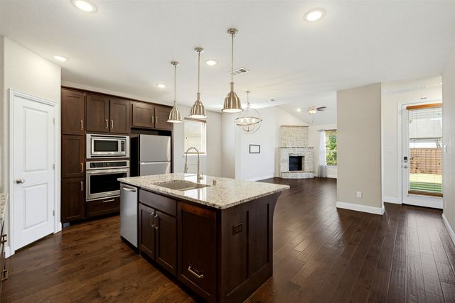 1920 Roundtree Circle E, Fort Worth, TX 76008