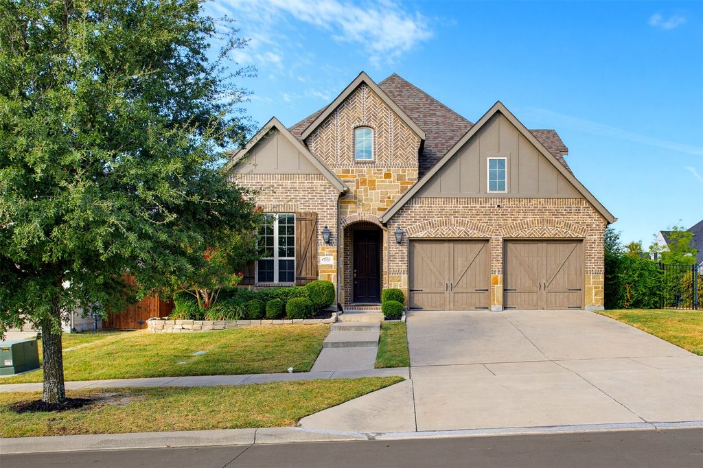 1920 Roundtree Circle E, Fort Worth, TX 76008
