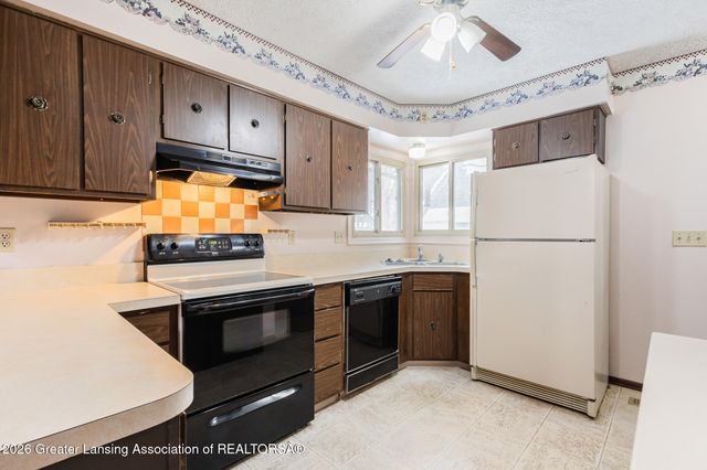 13894 Luroma Circle, Dewitt, MI 48820