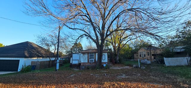 2209 Angelina Street, Granbury, TX 76048