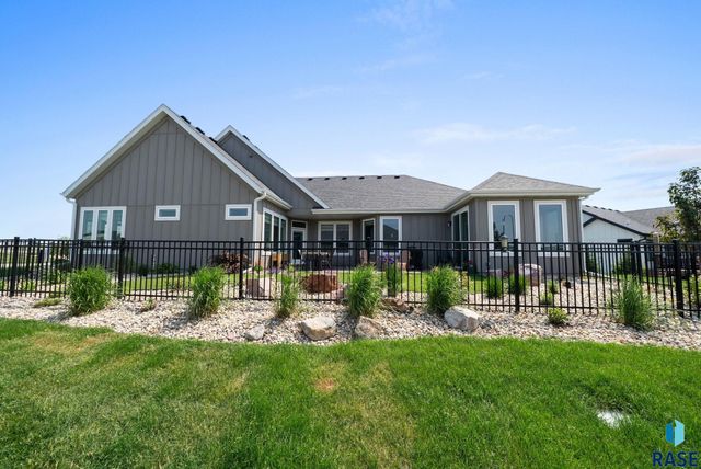 1703 N Otto Ave, Sioux Falls, SD 57110