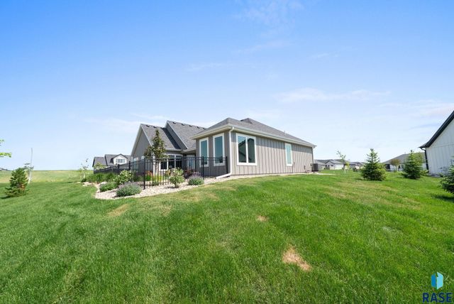 1703 N Otto Ave, Sioux Falls, SD 57110