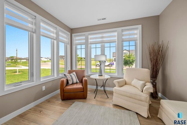 1703 N Otto Ave, Sioux Falls, SD 57110