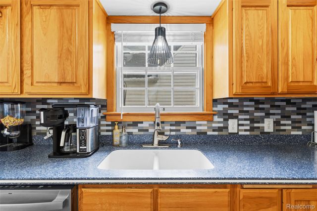 1114 W Vernon Drive, Flint, MI 48503