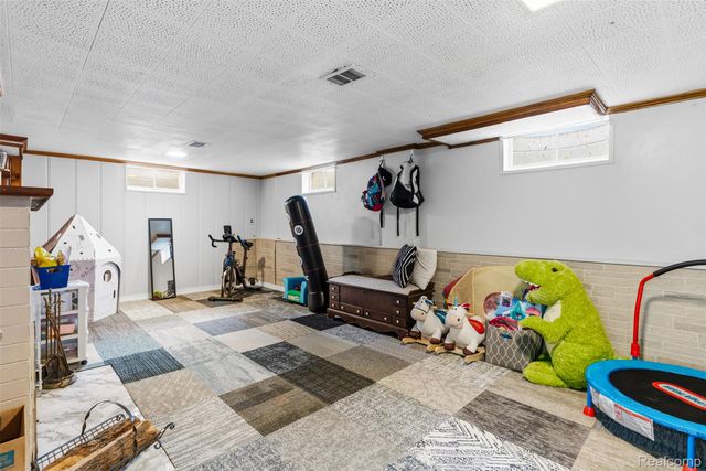 1114 W Vernon Drive, Flint, MI 48503