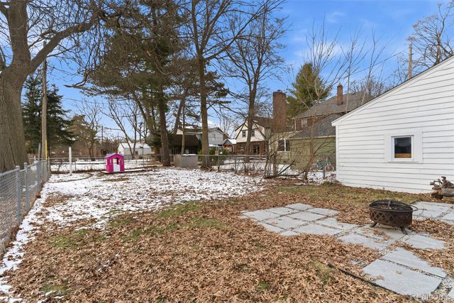 1114 W Vernon Drive, Flint, MI 48503