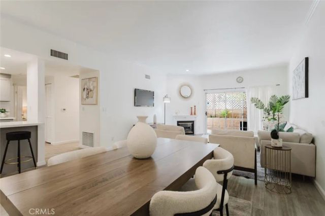 435 E Valencia 105, Burbank, CA 91501