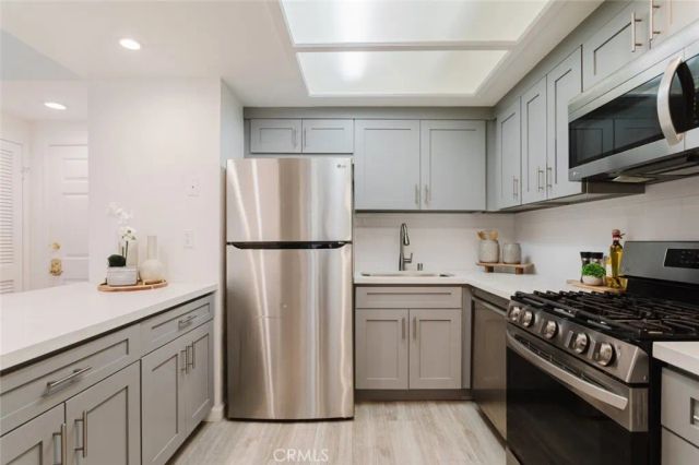 435 E Valencia 105, Burbank, CA 91501