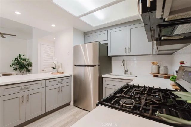 435 E Valencia 105, Burbank, CA 91501
