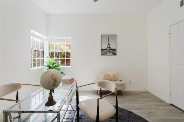 435 E Valencia 105, Burbank, CA 91501
