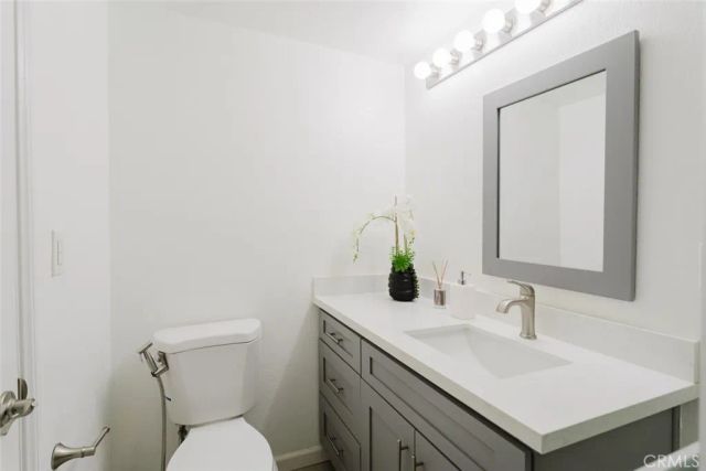 435 E Valencia 105, Burbank, CA 91501