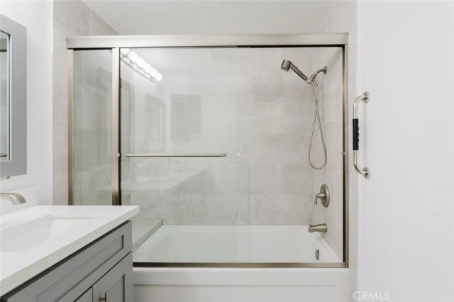 435 E Valencia 105, Burbank, CA 91501