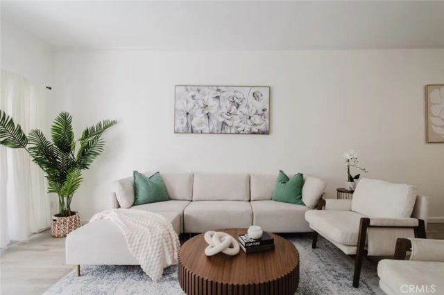 435 E Valencia 105, Burbank, CA 91501
