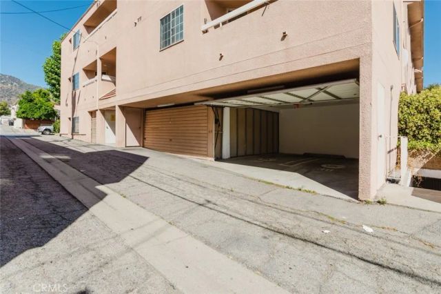 435 E Valencia 105, Burbank, CA 91501