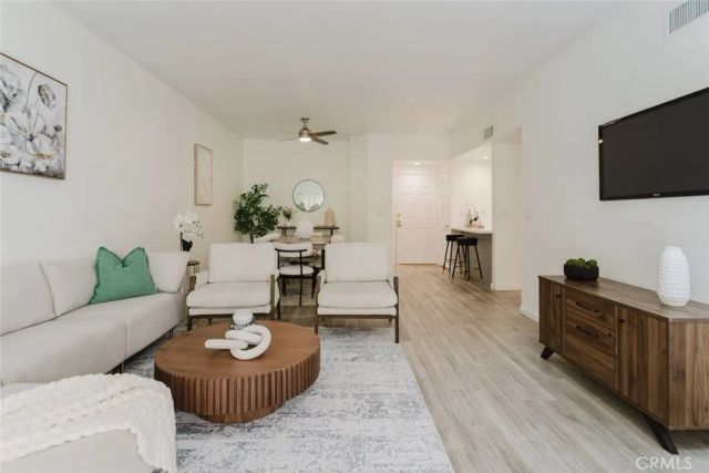 435 E Valencia 105, Burbank, CA 91501