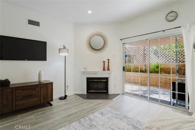435 E Valencia 105, Burbank, CA 91501