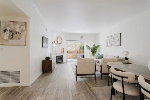 435 E Valencia 105, Burbank, CA 91501