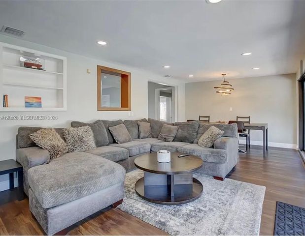 1728 NE 17th Ter, Fort Lauderdale, FL 33305