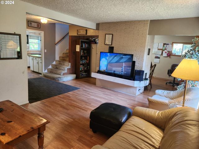 2887 E St, Washougal, WA 98671