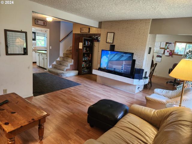 2887 E St, Washougal, WA 98671