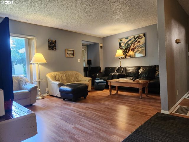 2887 E St, Washougal, WA 98671