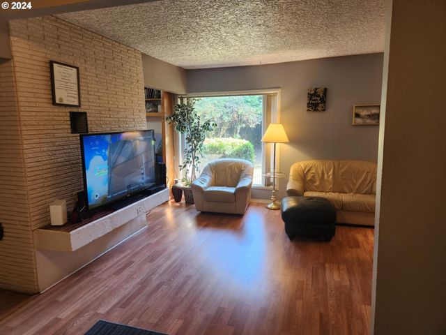 2887 E St, Washougal, WA 98671