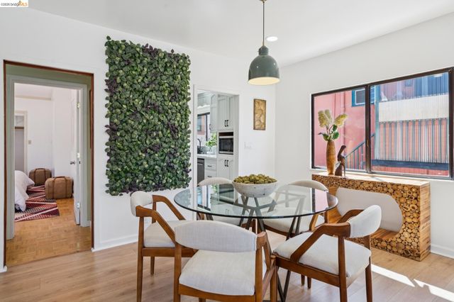 2328 Bartlett St, Oakland, CA 94601