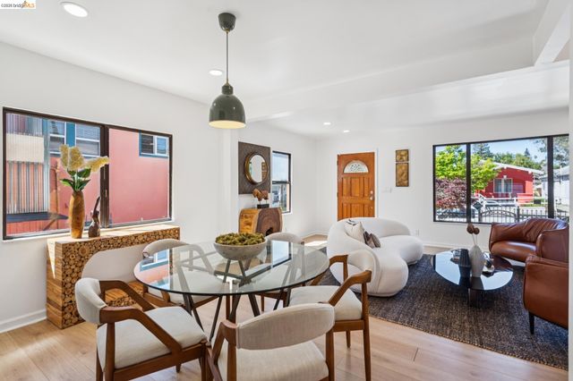 2328 Bartlett St, Oakland, CA 94601