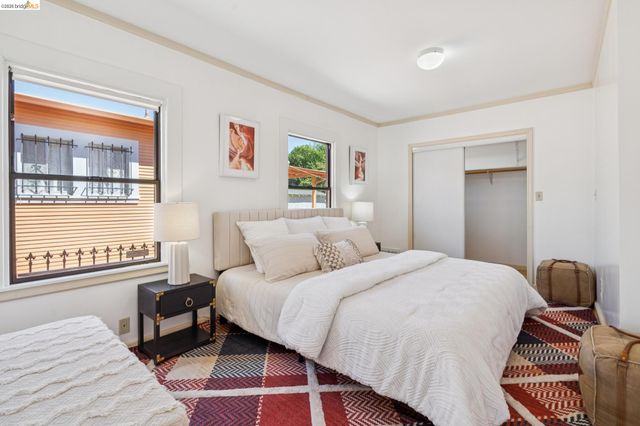 2328 Bartlett St, Oakland, CA 94601